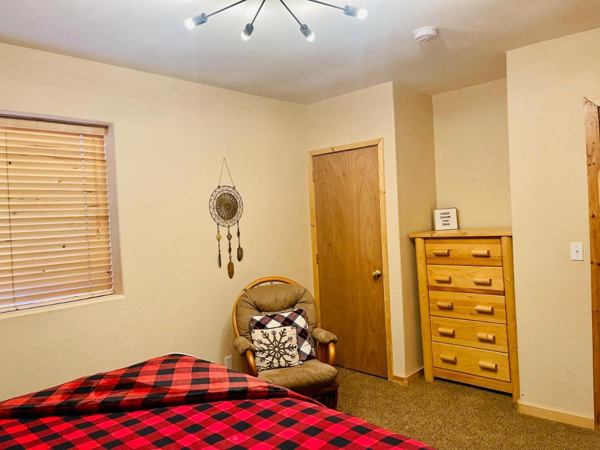 Adventure Awaits 3King Bed,2Bath Log Cabin In Heart Of Duck Creek Village! Dış mekan fotoğraf