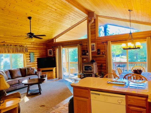 Adventure Awaits 3King Bed,2Bath Log Cabin In Heart Of Duck Creek Village! Dış mekan fotoğraf