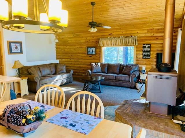 Adventure Awaits 3King Bed,2Bath Log Cabin In Heart Of Duck Creek Village! Dış mekan fotoğraf